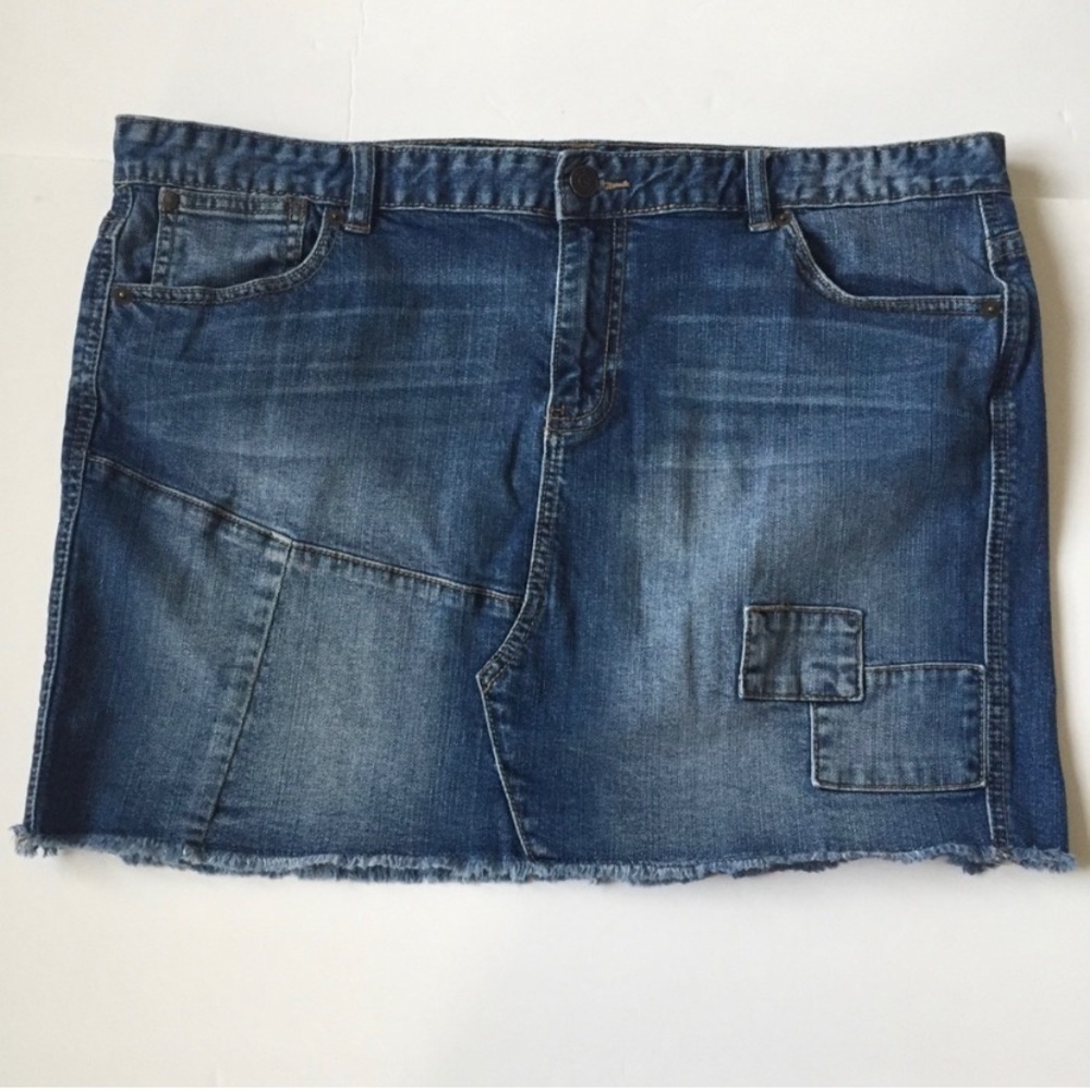 Calvin Klein Mini Jean Skirt Size 33 / 16 - Picture 8 of 8